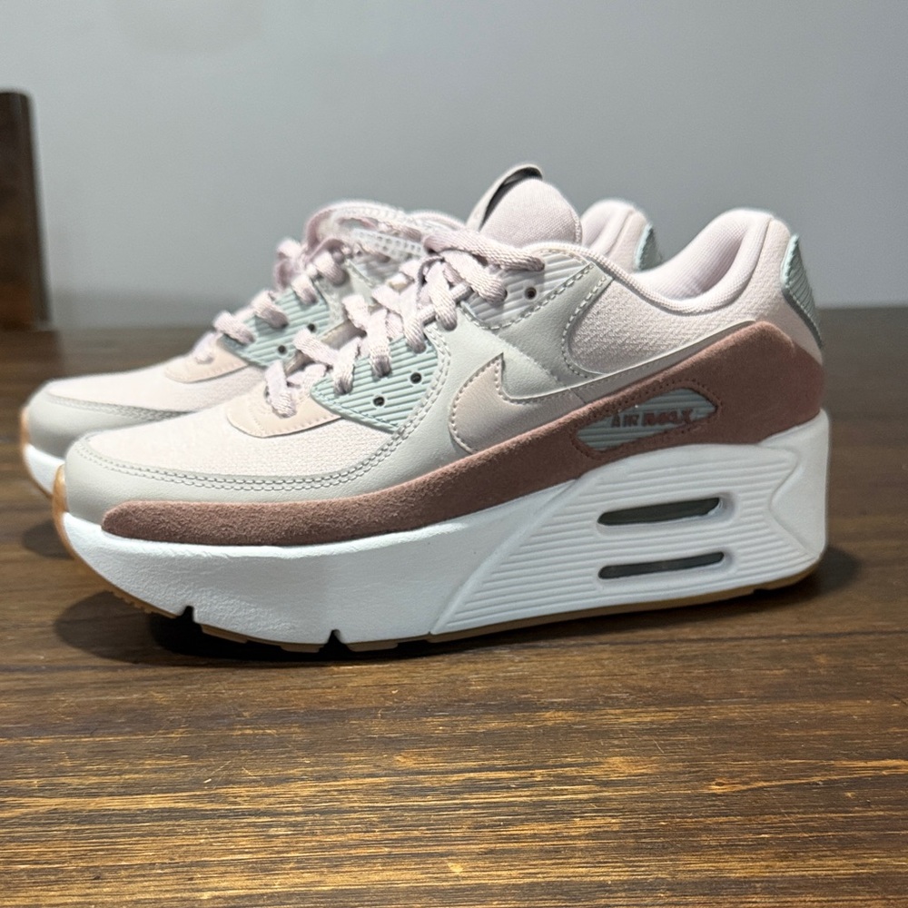 Nike Air Max LV8 platform Women's Sneakers